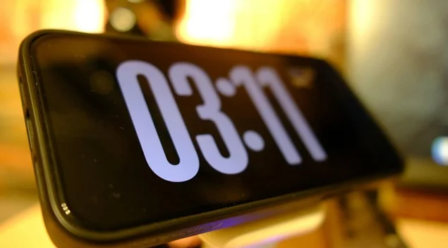 mobile always on screen showing time