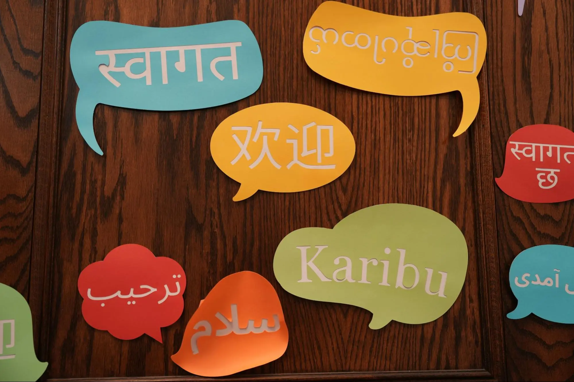 Multilingual welcome speech bubbles